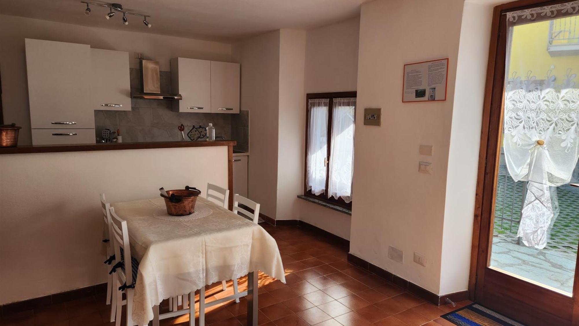 Laura'S Cottage With Lake View, Detached, 5 Kilometers From Varenna Lierna Esterno foto