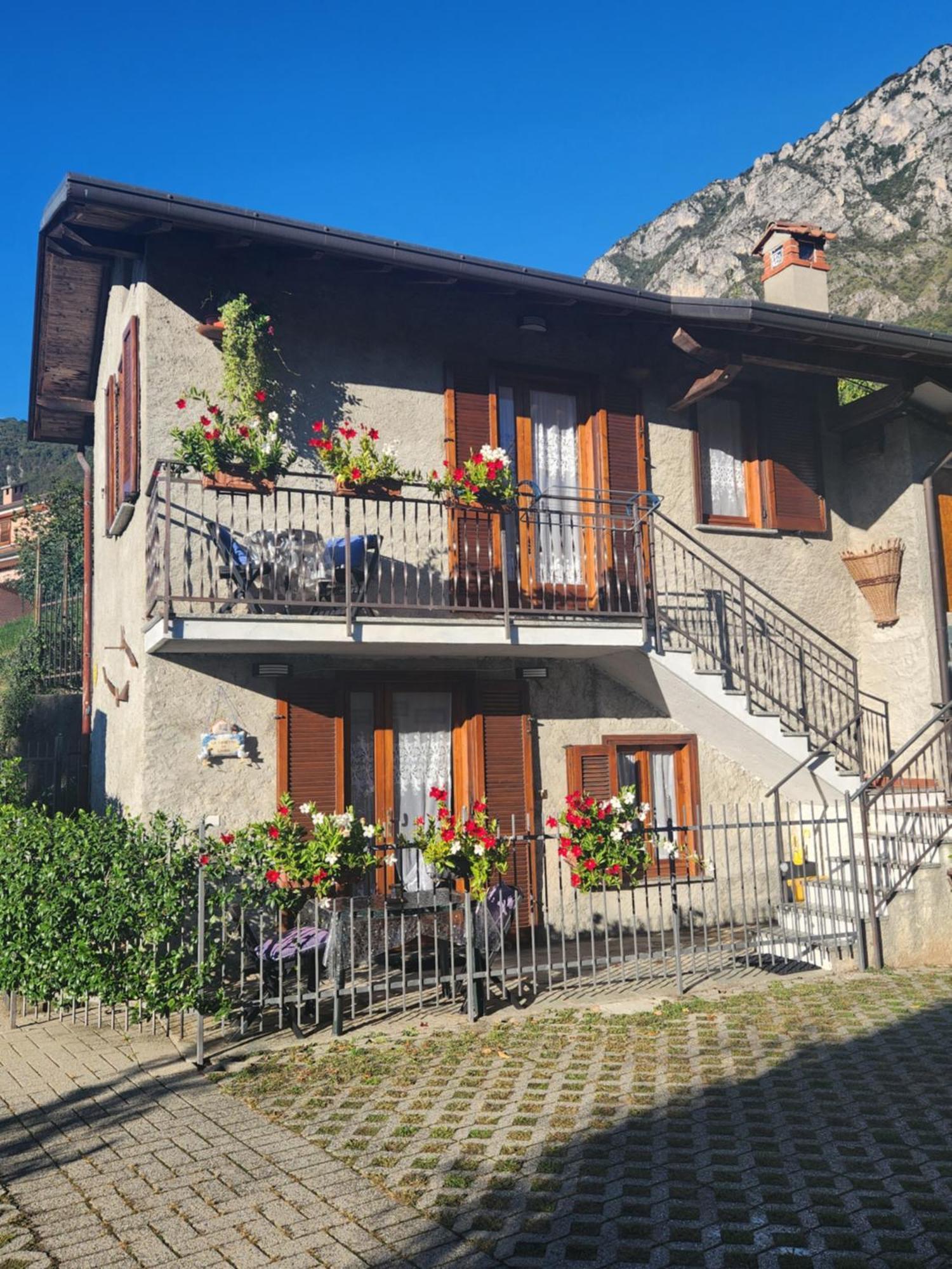 Laura'S Cottage With Lake View, Detached, 5 Kilometers From Varenna Lierna Esterno foto